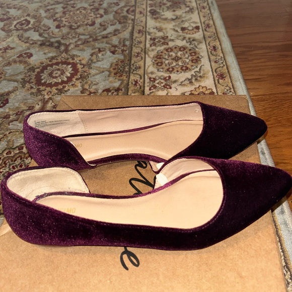 Mossimo size 9 pointed toe maroon velvet slip on flats - Picture 2 of 3